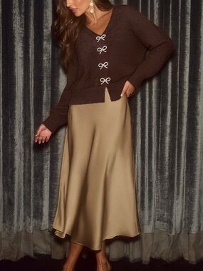 Cupshe Chocolate Brown Fuzzy V-Neck Sweater with Pearl Bow Accents